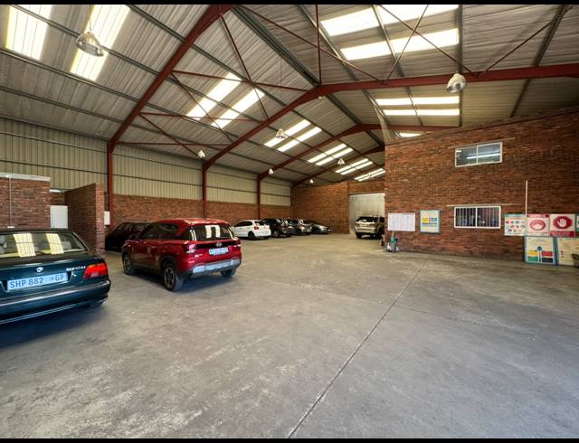 1,625M² WAREHOUSE FOR SALE IN RAND LEASE